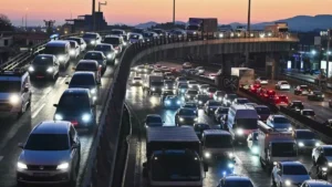 Καραμπόλα τεσσάρων οχημάτων στον Κηφισό, κυκλοφοριακή συμφόρηση στο ρεύμα προς Πειραιά