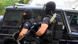 Σύλληψη 39χρονου για αιματηρό επεισόδιο με πυροβολισμούς στον Άγιο Δημήτριο – Εκκρεμούσε ένταλμα και πολυετής ποινή