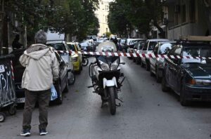 Απόπειρα εμπρησμού στα γραφεία του ΕΦΚΑ στην Καλλιθέα – Μικρές ζημιές από φωτιά