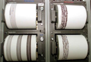 Διπλή σεισμική δόνηση στη Σκιάθο – Καθησυχαστικοί οι σεισμολόγοι για την εξέλιξη του φαινομένου