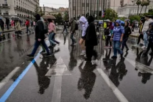 Πρωτομαγιά 2026: Ψυχρή εισβολή με βροχές, ισχυρούς ανέμους και πτώση θερμοκρασίας σε όλη τη χώρα