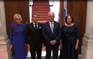 Μακρόν στο Προεδρικό Μέγαρο: «Ελλάς – Γαλλία – Συμμαχία» σε θερμό κλίμα το επίσημο δείπνο στην Αθήνα