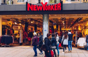 Η New Yorker ανοίγει το πρώτο της κατάστημα στην Αθήνα – Είσοδος της γερμανικής fast fashion αλυσίδας στην ελληνική αγορά