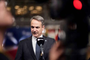 Σχέδιο τριπλής άμυνας από το Μαξίμου: μέτρα στήριξης τώρα, εφεδρείες για το μέλλον και ευρωπαϊκή πίεση για την κρίση