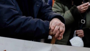 Νέο πακέτο 500 εκατ. ευρώ: Ποιοι παίρνουν αυξήσεις, επιδόματα και φοροελαφρύνσεις – Αναλυτικά οι δικαιούχοι