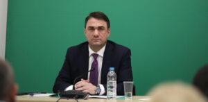 ΠΑΣΟΚ κατά Μητσοτάκη: «Υποκρισία για το κράτος δικαίου» – Σφοδρή επίθεση Τσουκαλά και πολιτική σύγκρουση υψηλών τόνων