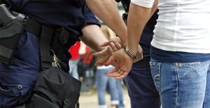 Φάμπρικα κλοπών στο κέντρο της Αθήνας: Χειροπέδες σε πενταμελή συμμορία ανηλίκων