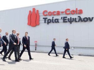 Νέο κεφάλαιο στη βιομηχανική ανάπτυξη: Εγκαινιάστηκε νέα γραμμή παραγωγής της Coca-Cola 3E στο Σχηματάρι