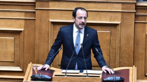 Ιστορική ομιλία του Νίκου Χριστοδουλίδη στη Βουλή: «Η Ελλάδα ο πιο διαχρονικός σύμμαχος της Κύπρου»