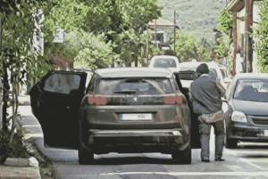 Ληστεία στην Κάτω Τιθορέα: Οι δράστες έχασαν χρήματα στον δρόμο ενώ διέφευγαν με λεία 200.000 ευρώ
