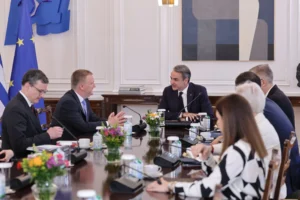 Ευρωπαϊκή στήριξη στις μεταρρυθμίσεις της κυβέρνησης το μήνυμα του Επίτροπου της Ευρωπαϊκής Ένωσης για τη Δημοκρατία, τη Δικαιοσύνη και το Κράτος Δικαίου
