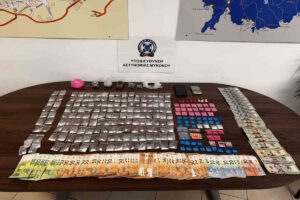Μύκονος: «Κινητό κατάστημα» ναρκωτικών με 239 φιξάκια κοκαΐνης – Η «καβάτζα» και το ευρωπαϊκό ένταλμα