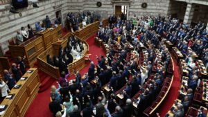 Τι αλλάζει σε συντάξεις χηρείας, ηλεκτρικά πατίνια, ΑμεΑ και στεγαστική πολιτική