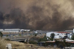 Φωτιά τώρα στην Περιφερειακή Αιγάλεω: Ήχησε το 112 – Μεγάλη μάχη με τις φλόγες στα Νεόκτιστα Ασπροπύργου