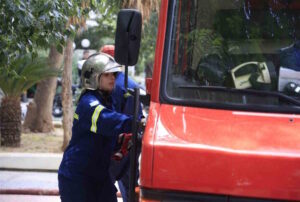 Φωτιά τώρα στην Οινόη Αττικής – Ισχυρές πυροσβεστικές δυνάμεις και εναέρια μέσα στη μάχη
