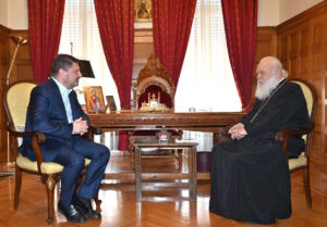Περιφέρεια Αττικής και Εκκλησία ενώνουν δυνάμεις για την πρόληψη της ενδοοικογενειακής βίας – Πιλοτική εφαρμογή σε 30 ενορίες