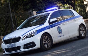 28χρονος και 27χρονη βρέθηκαν νεκροί μέσα σε αυτοκίνητο σε γκαράζ στον Πειραιά – Σε εξέλιξη οι έρευνες