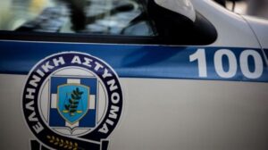 Θεσσαλονίκη: Γυναίκα εισέβαλε με ρόπαλο του μπέιζμπολ σε κατάστημα ψιλικών