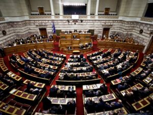 Νομοσχέδιο για το νερό: Ψηφίζεται στη Βουλή εν μέσω αντιπολιτευτικών πυρών