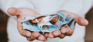 Ρύθμιση χρεών στην Εφορία: Πάγια ρύθμιση, 72 δόσεις ή Εξωδικαστικός;