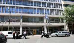 Φάρσα το τηλεφώνημα για βόμβα στο ΕΒΕΑ – Έληξε ο συναγερμός στο κέντρο της Αθήνας