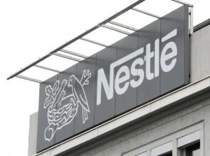 Μεγάλο deal για τη Nestlé: Παραχωρεί το 50% της δραστηριότητας νερού και εισπράττει 3 δισ. ευρώ