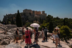 Σε κλοιό ισχυρού καύσωνα η χώρα: Έως 41°C, αφρικανική σκόνη και προειδοποιήσεις από την ΕΜΥ