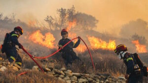 Ακραίος κίνδυνος πυρκαγιάς την Παρασκευή – Σε συναγερμό Κρήτη και Νότιο Αιγαίο