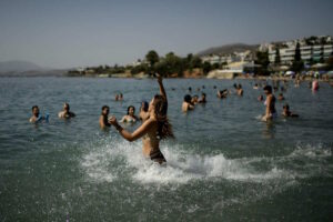 Καύσωνας με 40άρια και ισχυρούς βοριάδες – Οι περιοχές που μπαίνουν στο «κόκκινο»