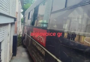 Τραγωδία στο Αίγιο: Νεκρός οδηγός λεωφορείου μετά από ανακοπή – Το όχημα παρέσυρε σταθμευμένα ΙΧ
