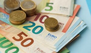 Αδειοδωρόσημο Αυγούστου 2026: Πληρώνονται αύριο 91.455 δικαιούχοι