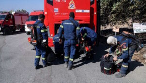 Φωτιά στους Αγίους Δέκα Ηρακλείου: Μεγάλη κινητοποίηση με 4 ελικόπτερα – Ήχησε το 112