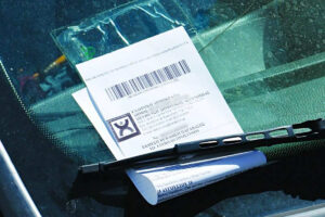 Πρόστιμα ΚΟΚ: Πότε παραγράφονται και πότε οι δήμοι δεν μπορούν πλέον να τα εισπράξουν