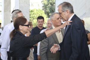 ΠΕΡΑΣΕ ΚΙΟΛΑΣ ΧΡΟΝΟΣ ΠΟΥ ΕΦΥΓΕ Η ΛΕΝΑ