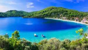 Σκόπελος: Σκάφος αναψυχής λεηλατούσε τον βυθό του Αιγαίου