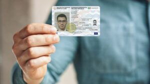 Μόνο με νέα ταυτότητα ή διαβατήριο από σήμερα τα ταξίδια στο εξωτερικό