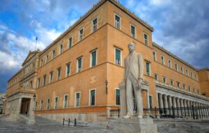 Οκτώ κόμματα στο νήμα του 3%