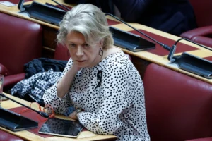 Δεν εξελέγη αντιπρόεδρος της Βουλής η Έλενα Ακρίτα