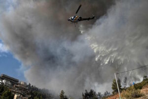 Φωτιά στα Τουρκοβούνια: Μεγάλη κινητοποίηση στο Ψυχικό – Χωρίς ενεργό μέτωπο, έρευνα για τα αίτια
