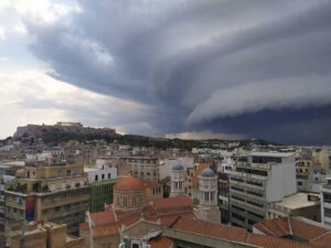 Αλλάζει ο καιρός: Βροχές και καταιγίδες από σήμερα