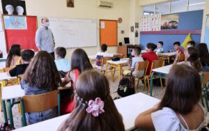 Εκπαιδευτικοί στην Ελλάδα: Στο επίκεντρο η κρίση του επαγγέλματος, οι προκλήσεις και το μέλλον της εκπαίδευσης