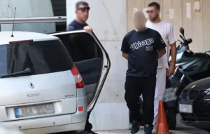 Κυψέλη: Νέα ένταση στην υπόθεση του νεκρού βρέφους – Επεισόδιο του 43χρονου στη μεταγωγή