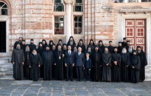 Άγιο Όρος: Ιστορική επίσκεψη τριών γενεών της σερβικής βασιλικής οικογένειας στη Χιλανδαρίου