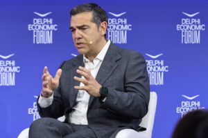 ΑΝΟΙΓΕΙ ΤΑ ΧΑΡΤΙΑ ΤΟΥ Ο ΤΣΙΠΡΑΣ