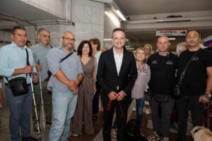 Χάρης Δούκας: Πρότυπος Απτικός Χάρτης για άτομα με οπτική αναπηρία στο Μετρό «Σύνταγμα»