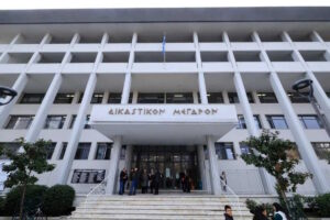 Βόλος: Στο εδώλιο 51χρονη για κακοποίηση της ανήλικης κόρης της