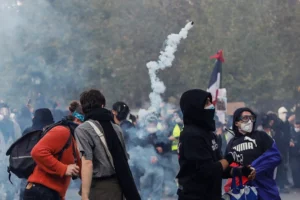 Συνεχίζουν τις διαδηλώσεις μαθητές και καθηγητές στην Γαλλία – «Δεν είμαστε ικανοποιημένοι» με τα μέτρα της κυβέρνησης