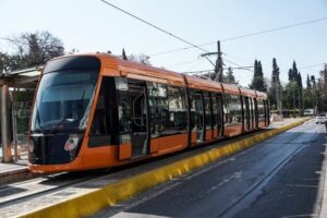 Τραμ παρέσυρε πεζή στον Πειραιά