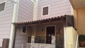 Μπήκε με βαριοπούλα στο σπίτι της πρώην συντρόφου του