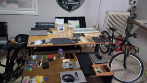Καρπενήσι: Προφυλακίστηκε ο 18χρονος που φέρεται ως αρχηγός κυκλώματος ναρκωτικών σε σχολεία